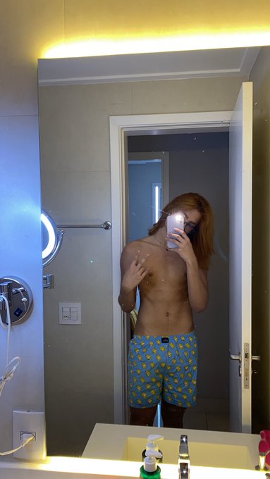 Acordei agora mds https://t.co/ca76YdVHgv