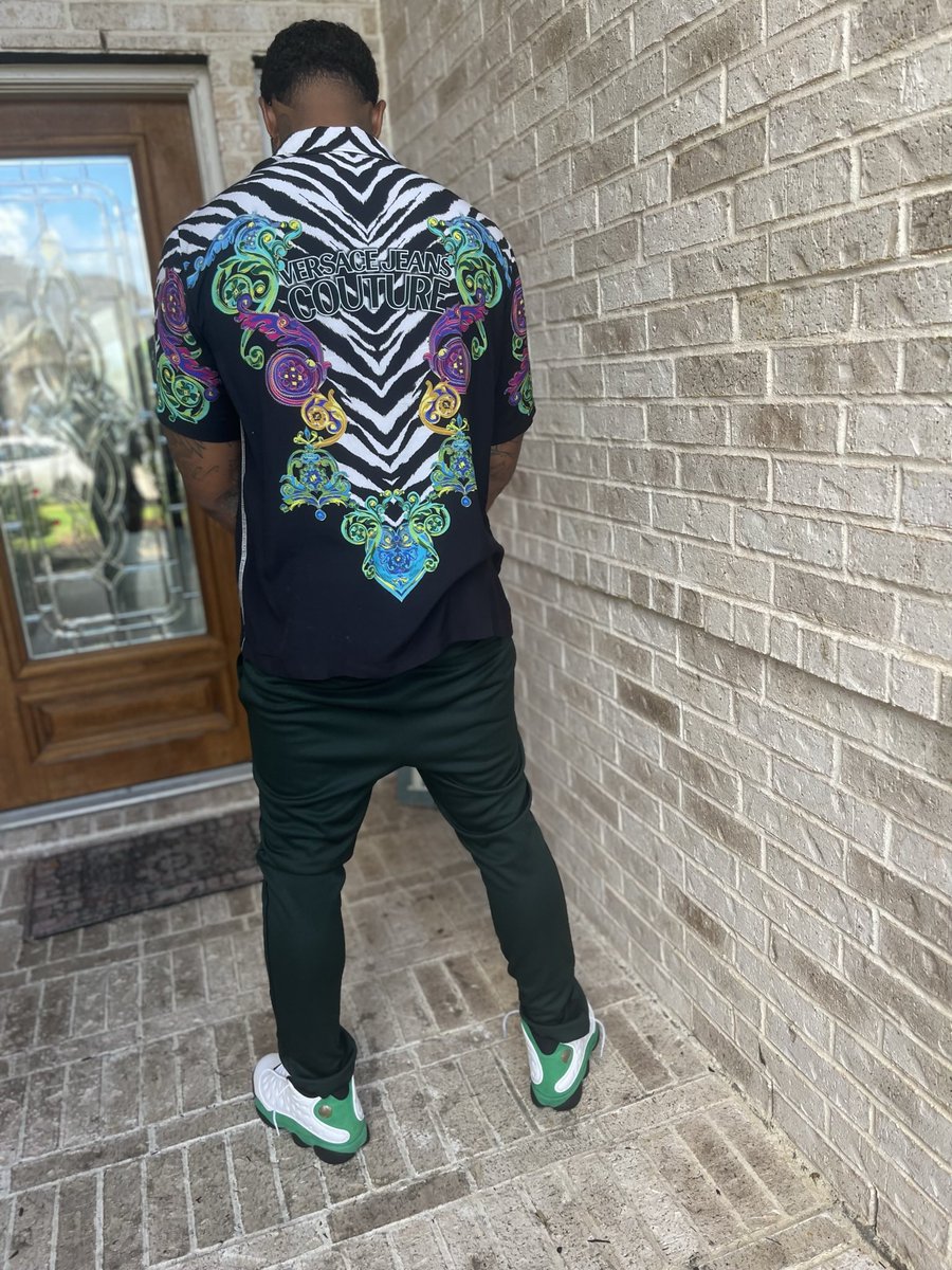 southparktrap's tweet photo. BLESS THE TL👑🔥🏝#viralpost #exploremore #hifashion #htxlife #commentforcomment #likeforlikes #shareforshare #houston #viralreels #independentartist #brandambassador #branding #versace #vouge #airjordan #versacecouture #armaniexchange https://t.co/AvAVGWiQ5G