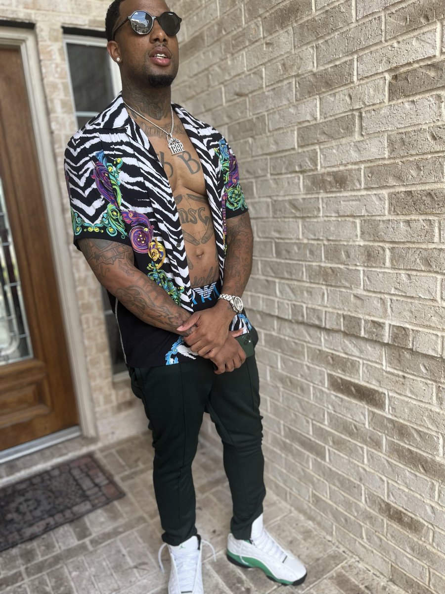 southparktrap's tweet photo. BLESS THE TL👑🔥🏝#viralpost #exploremore #hifashion #htxlife #commentforcomment #likeforlikes #shareforshare #houston #viralreels #independentartist #brandambassador #branding #versace #vouge #airjordan #versacecouture #armaniexchange https://t.co/AvAVGWiQ5G