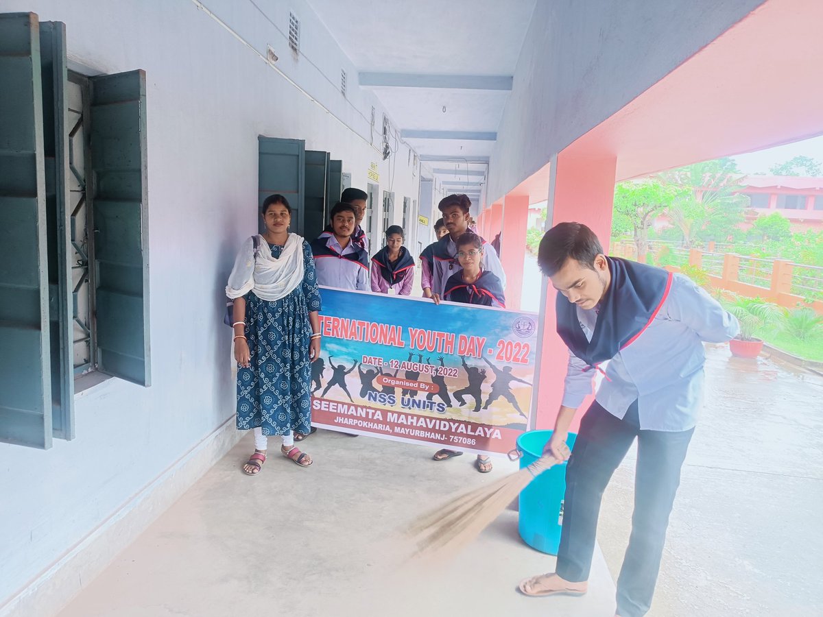 NssSeemanta's tweet photo. On the Occasion of International Youth Day 2022, +3NSS units organised a Campus cleaning program on dt 12/08/2022.

#Nssodisha
#NssIndia
#NSS_Seemanta_Mahavidyalaya 

@ianuragthakur @Anurag_Office @NisithPramanik @YASMinistry @pankajsinghips @pibyas @_NSSIndia https://t.co/jB1oUb2izp