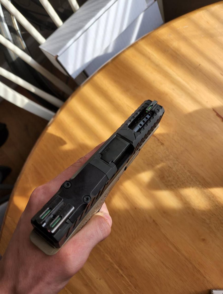 ExoticsWest's tweet image. Visit my website
firearmandammoshopworldwide.shop

P80 Glock 45 

9mm caliber brand new never used before 

$455 only 

Come with tree mags of 17 rouds capacity don’t miss this guys 

@jaywest7