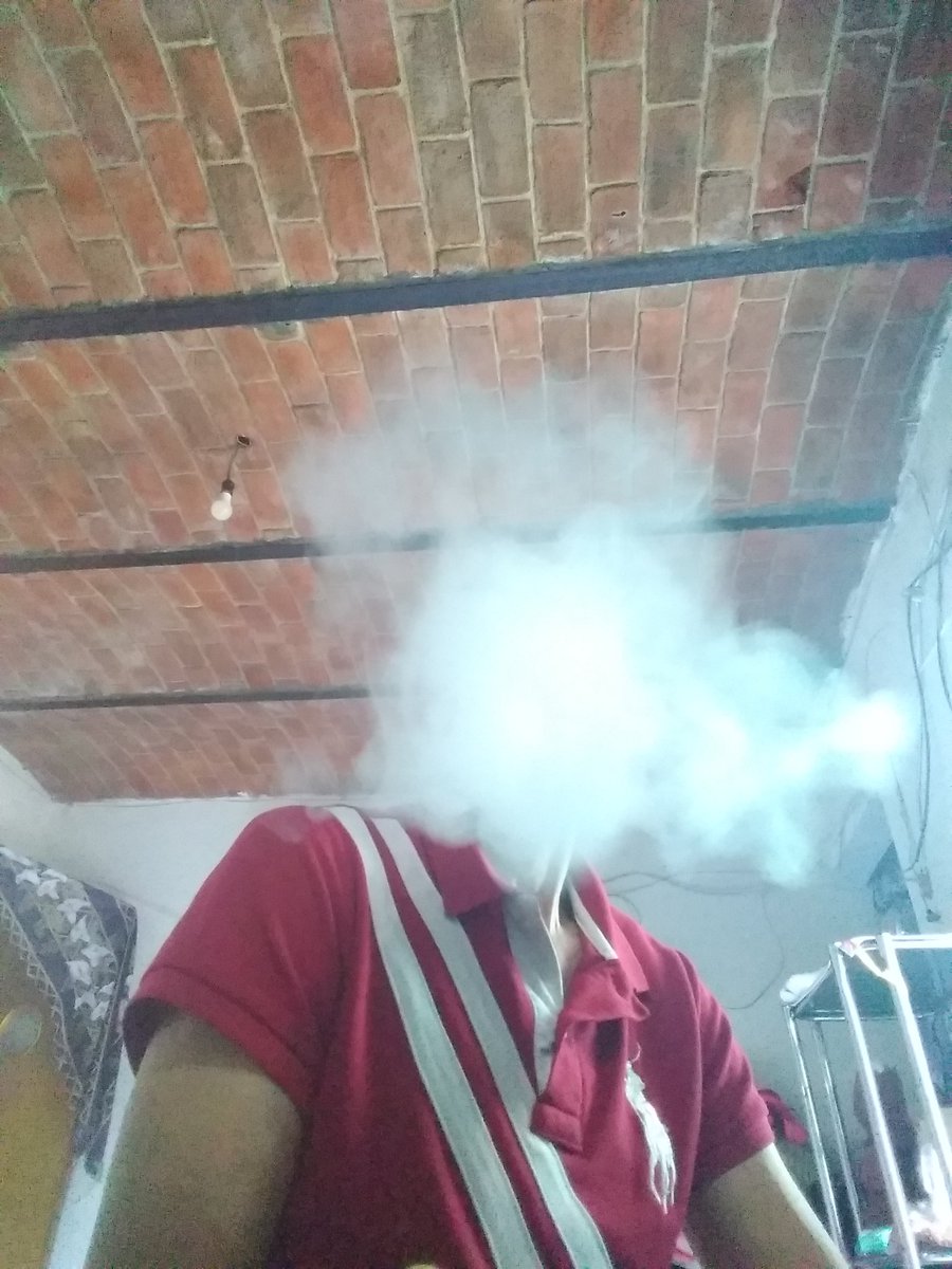 Edzon83470587's tweet photo. Unos fumes para empesar a relajarnos. Quien por plazas outlet dulcero https://t.co/i2jb9d1Owc