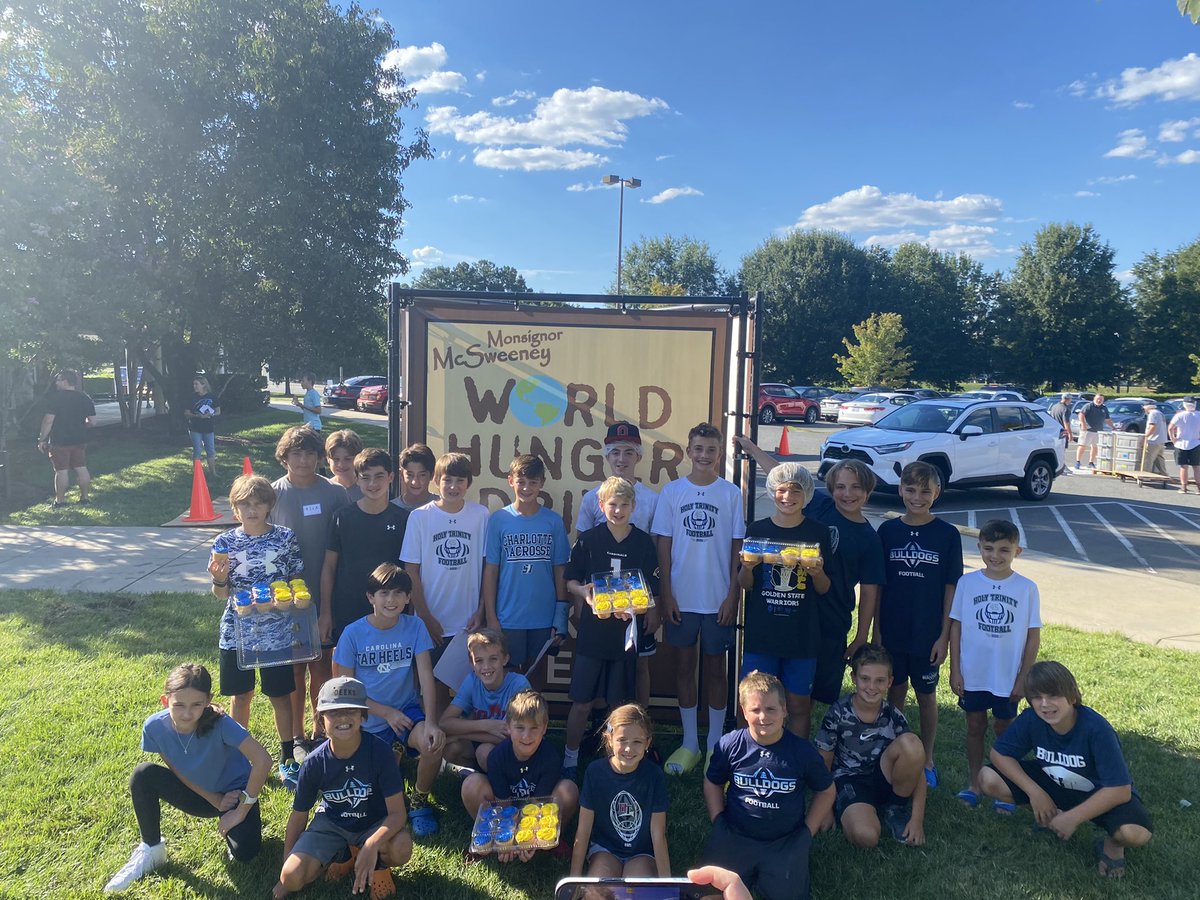 RRizzuti10's tweet photo. So very blessed to give back to those in need #WorldHungerDrive
@stmatthewnc
@HTCMSAthletics https://t.co/5drnKFFlaQ