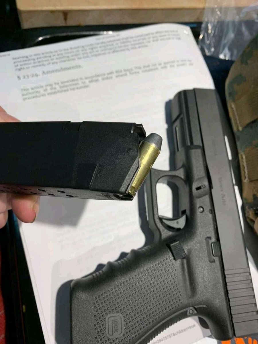 ExoticsWest's tweet image. Glock 20 

Cal 10mm

Price $600

It comes with a full mag guys some big boys are around tap in and let's have a deal rn