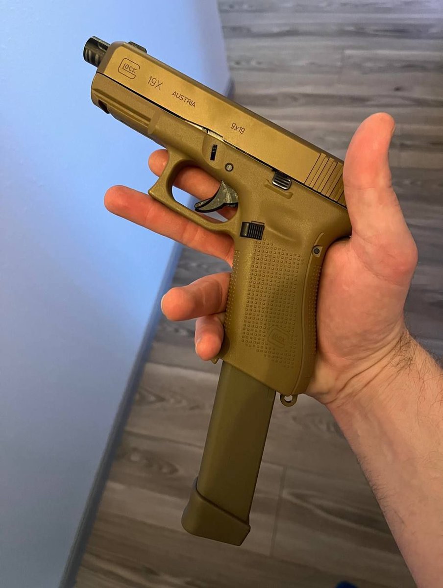 ExoticsWest's tweet image. Glock 19X with clips 31 rounds capacity 

$500 solid  quick deal only 

9mm caliber 

Come tree regular mags tho 

Tap in now