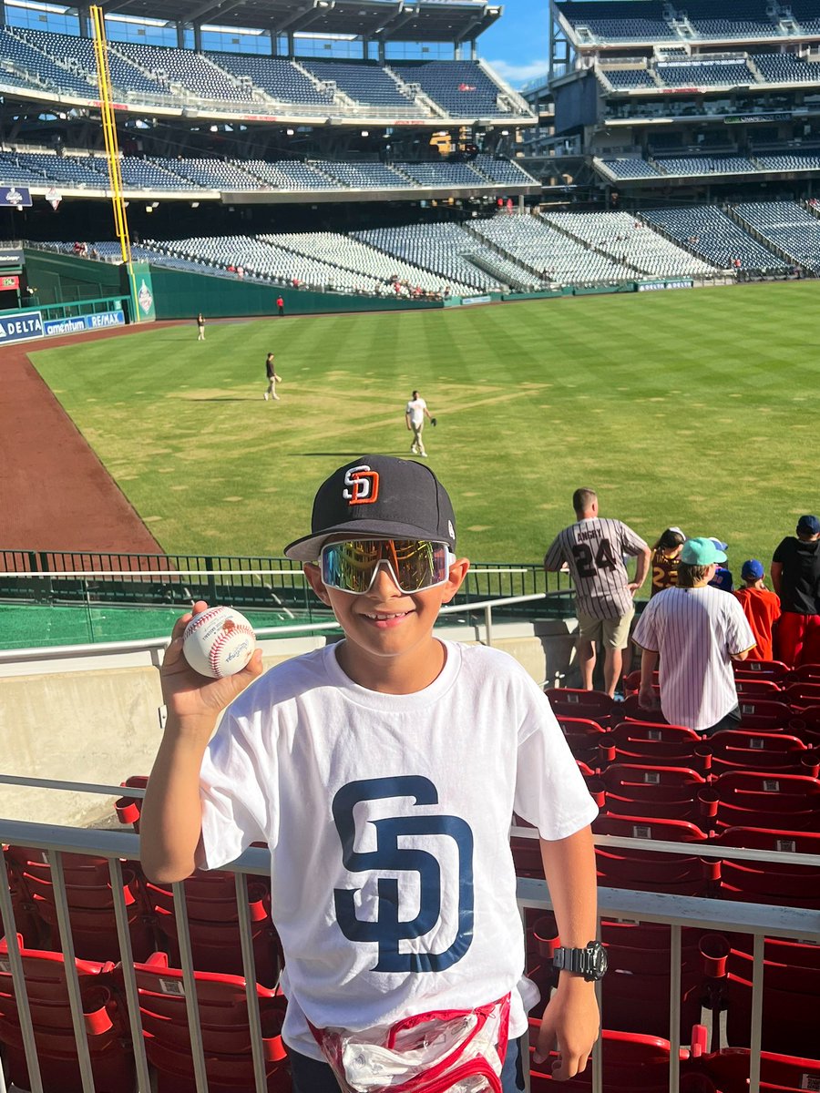 ChrisCausee's tweet photo. Thanks for making this kids day here in DC!!! @itsFatherJoe44 @Padres https://t.co/oXQBHTALmX