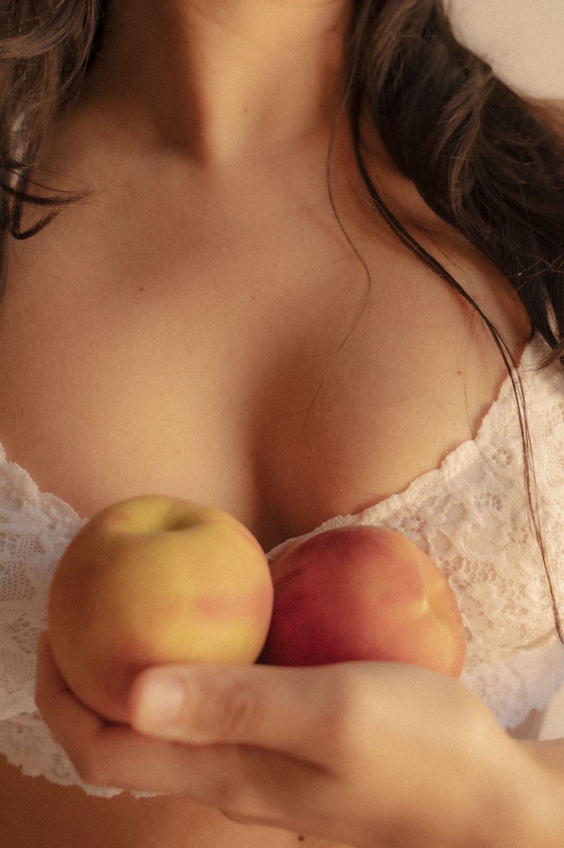 yeyamonroig's tweet photo. Creation is very intimate. 🍑
#visualartist #femalephotographer #dreamy #mood #alignedlife #openmindedness #portraitphotography #ArtistOnTwitter #artwork #ContentCreator #quoteoftheday https://t.co/bsI2S3ZKK2