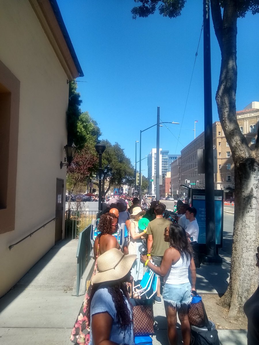 NormanWeekes's tweet photo. Come on down to #sanjosejazz #sanjosejazzfestival  and stand in line!😆 https://t.co/QWC24jz2PD