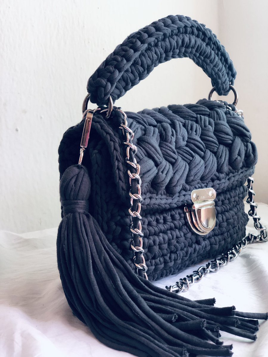 toria_effiong's tweet photo. Crocheting is an art concerned with aesthetics requiring the mind and also sending impulses to the hand that will knead the desired

#crochet #crochetcraft #crochetbags #handmade #handmadebags #handmadecrafts #uyocrocheter #ASUUStrikeUpdate #myhandwork #diy https://t.co/uSLCE87v0x