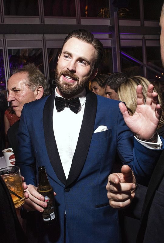 #FavouriteChrisEvansPhoto Since you have to choose only one… 🤷‍♀️🥰 @ChrisEvans 💕 #Oscars2017