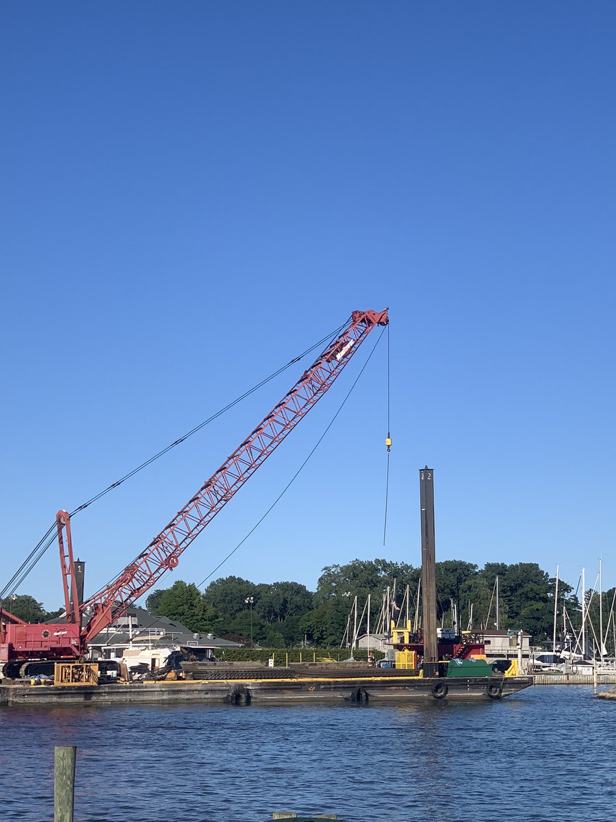 _Dan_Kelly's tweet photo. Looks like they’re bringing in the big crane! Rumor is it’s offloading slot machines?!?! Any insight @13WHAM @rochester @CityRochesterNY @POTUS @VP https://t.co/LCLOcWvGJm