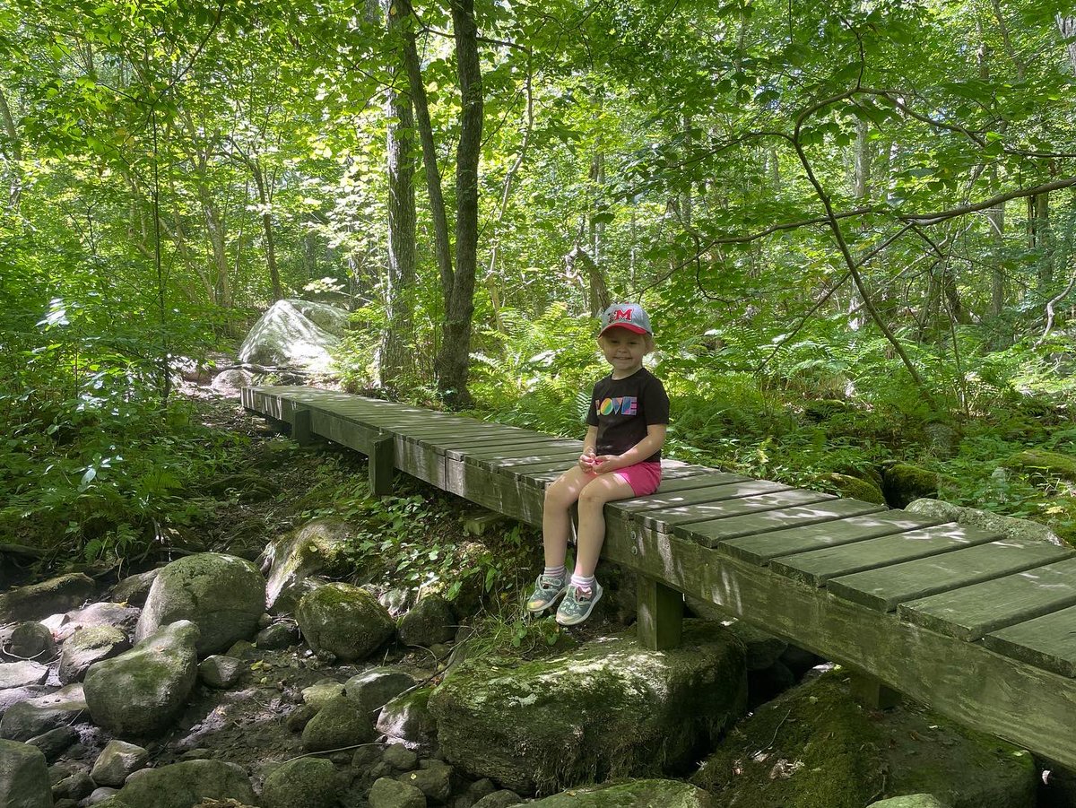 jisinjs's tweet photo. #daddysgirl my lil love and I went for a hike #nature #hike #hiking #trails #Massachusetts #dnrt https://t.co/BWeSKdCznB