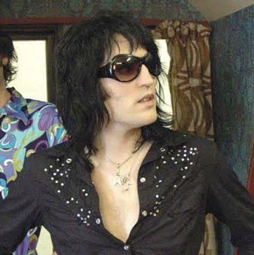 funkyprotagoftd's tweet photo. today’s funky protagonist of the day is vince noir from the mighty boosh!!!

submitted by @gendercharotd !!

((sometimes i forget that twitter exists oops https://t.co/FrVu7gRxKS