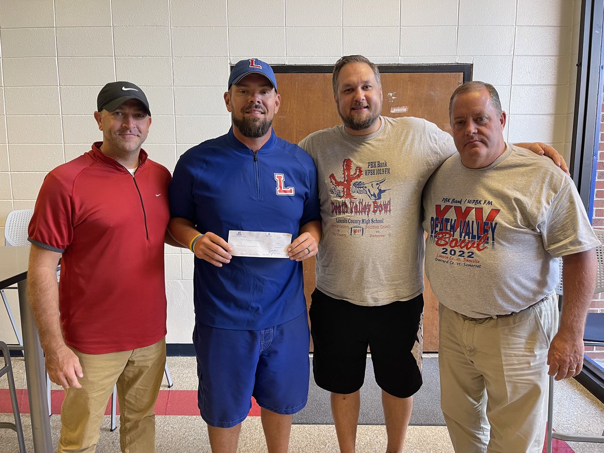 PBKBankKY's tweet photo. Tonight PBK Bank donated $9,000 to @LC_Patriots for a trailer for the program to use.
#ThePeoplesBankSince1906
#ForTheCOUNTY
#PBKBankCommunity https://t.co/Hk18WZHLAY