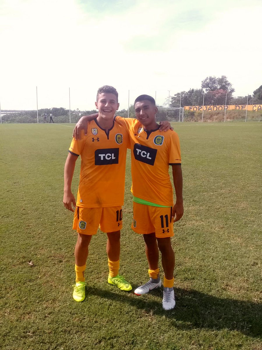 CARCJuveniles's tweet photo. 🇺🇦¡Los pibes protagonistas! 

⚽️La 2003 de Infantino, Véliz y Tanlongo 
⚽️La 2004 de Buonanotte, Cerrudo y Oviedo
⚽️¡Y el Rama Peralta que se recupera en la casa Don Angel Zof!

💪🏼¡Orgullosos de ustedes, guerreros!

#VamosLosPibes 🇺🇦💪🏻 https://t.co/M4jj6fLrmZ
