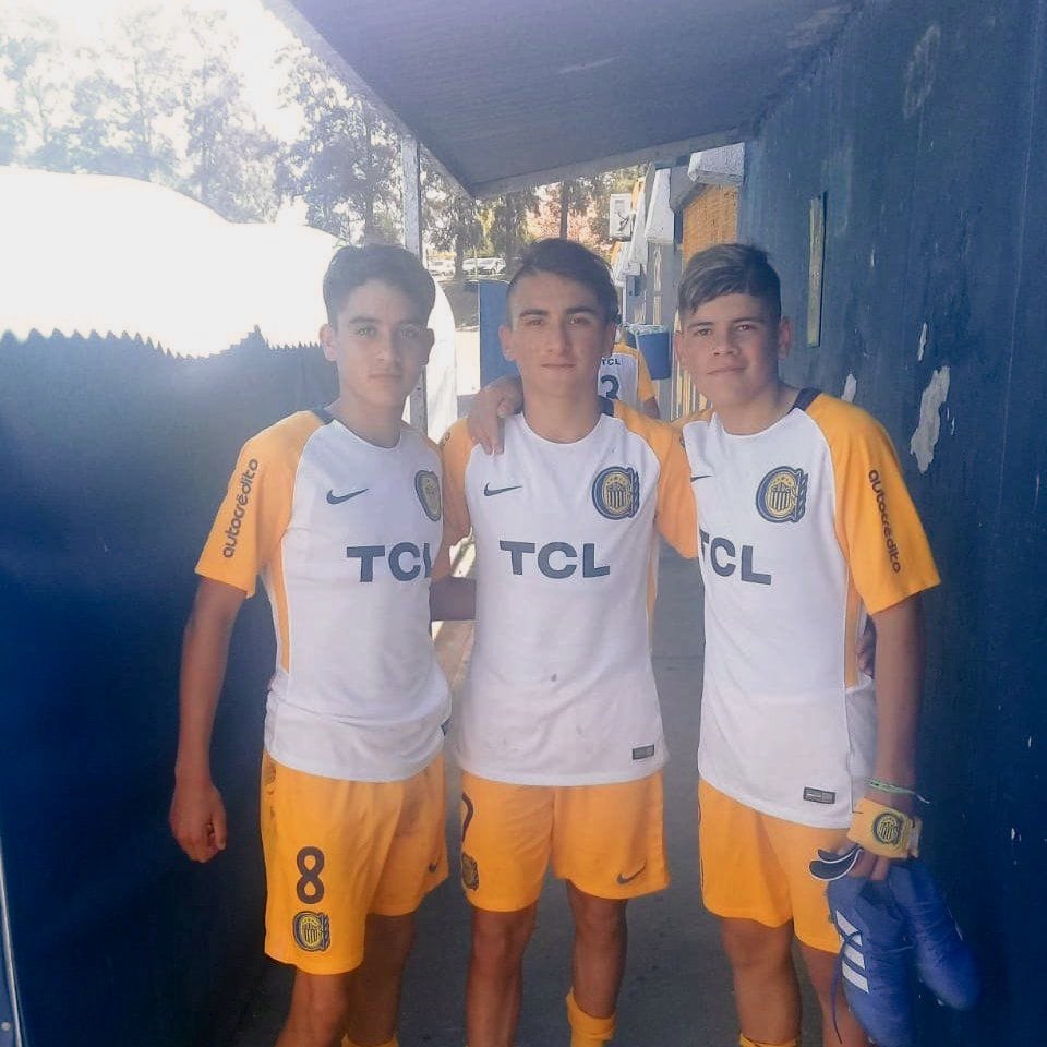 🇺🇦¡Los pibes protagonistas! 

⚽️La 2003 de Infantino, Véliz y Tanlongo 
⚽️La 2004 de Buonanotte, Cerrudo y Oviedo
⚽️¡Y el Rama Peralta que se recupera en la casa Don Angel Zof!

💪🏼¡Orgullosos de ustedes, guerreros!

#VamosLosPibes 🇺🇦💪🏻