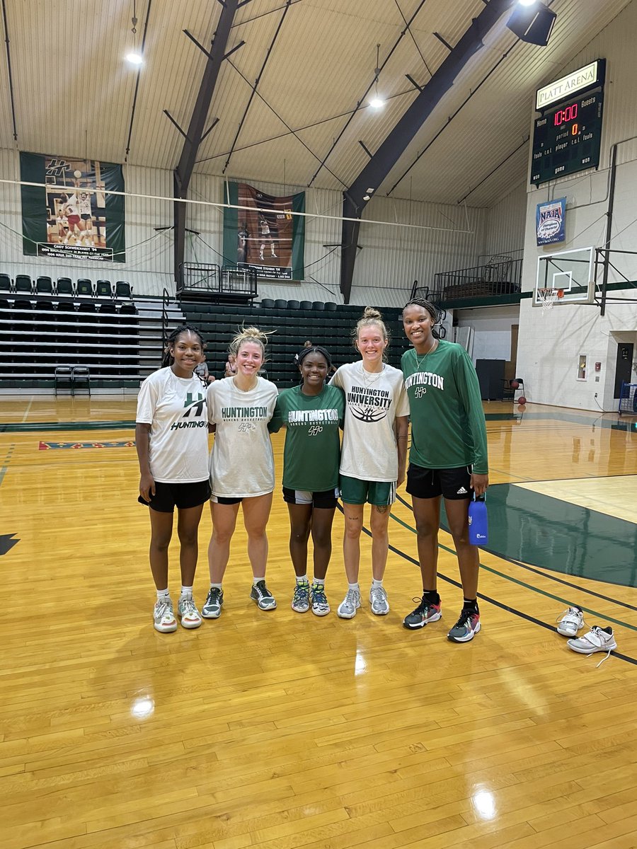 JayaJohnson17's tweet photo. I am so thankful I got to attend @HUWBB elite camp today. Thanks to coach @darby_3 and @Coach__PWright for the amazing experience. @vjhAlways100, @Always100_TMH, @SportsLvlup https://t.co/bgDsv5Ngq9