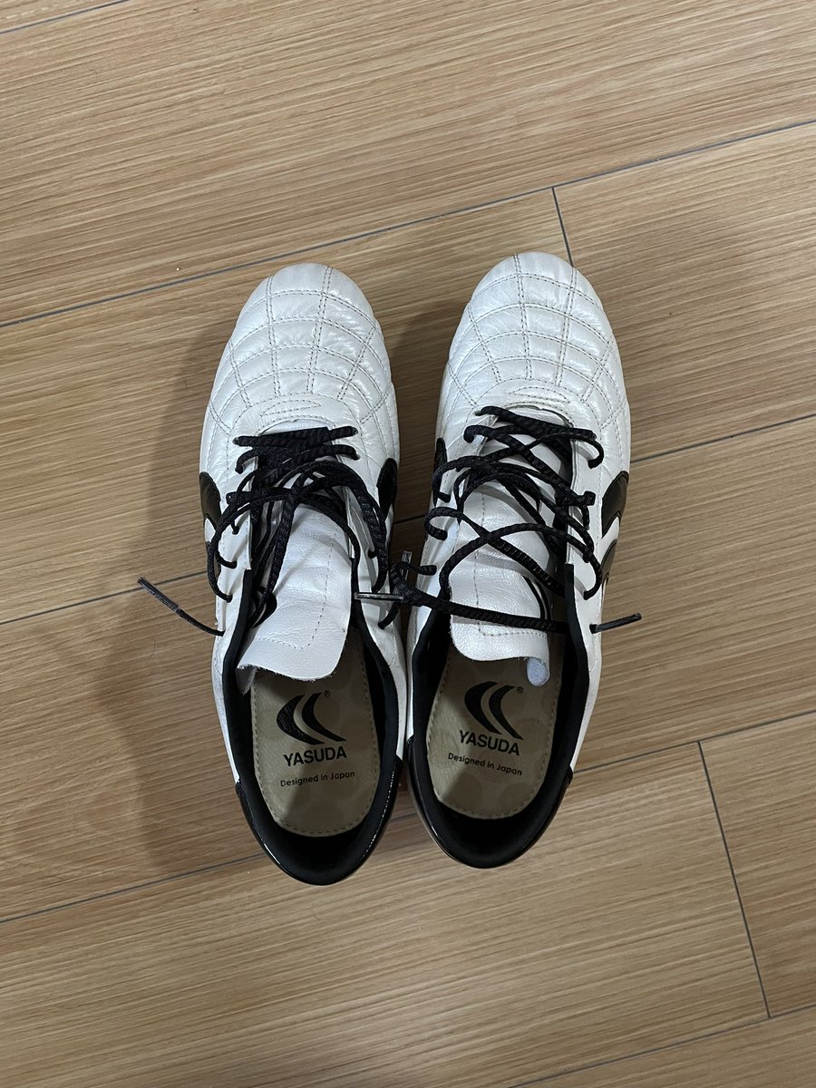seizoubito_syk's tweet photo. おはようございます☀
昨日はこのスパイクを履いて3回目のサッカー⚽️
皮のスパイクは伸びて馴染むまで時間がかかるものですが初回からしっかりフィットしててめちゃくちゃ快適にサッカーできてます!
豊田 佐々木
#YASUDA
#ヤスダ
#Ligaresta
#MIZUNO
#ミズノ
#ゼログライド
#シューレース https://t.co/t5eHoMlJ1k
