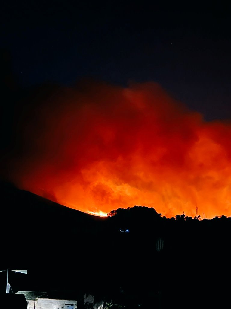 festersebo2023's tweet photo. Definició de por i tristesa. 
00:20 La vall d'Ebo, Marina Alta, Comunitat Valenciana. 
#lavalldebo #incendio #incendi #ebovalenciana #BomberosForestales #FIRE https://t.co/d6oPJKWxas