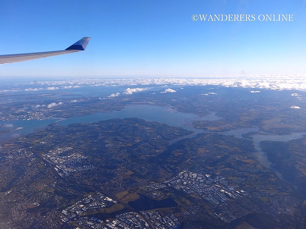 見慣れた日本とは違う景色✨ 写真：ニュージーランド上空 ＃ニュージーランド ＃海外旅行 ＃海外 ＃観光 ＃飛行機