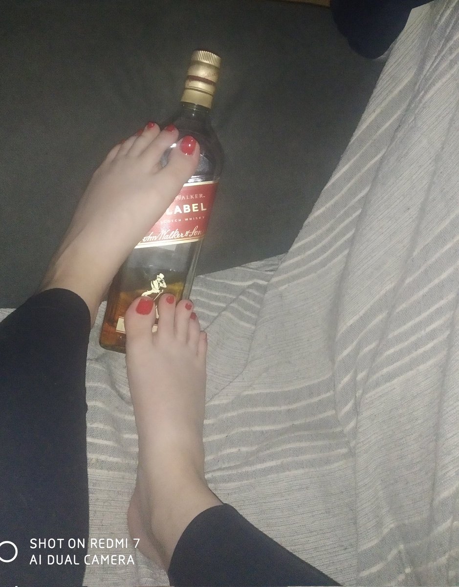 2analyanaly2's tweet photo. Imagínate q te están pisando puto patético de la vida, q es a lo único q vas a aspirar de mi, que esté sobre ti. https://t.co/utqyMwsEKD