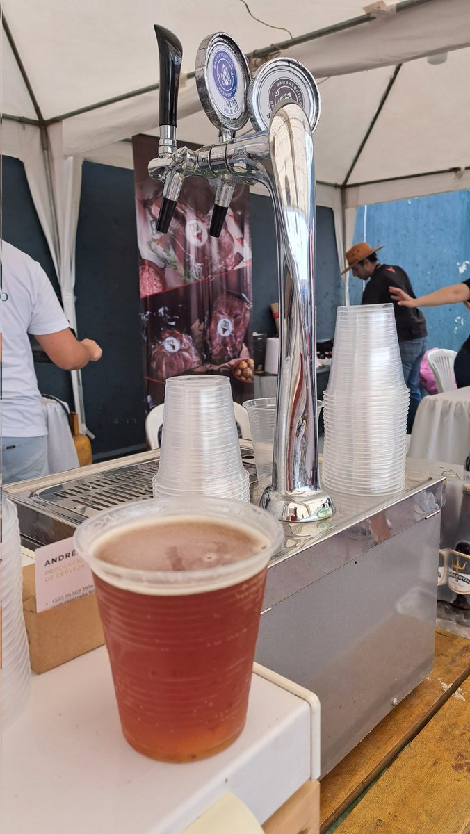 ElBeer_To_Go's tweet photo. Disfrutar de las cervezas locales es parte de nuestro trabajo, aqui una IPA de Barbasquillo Brewery en Manta🍺🍻🍺 https://t.co/djZ5UP4znc