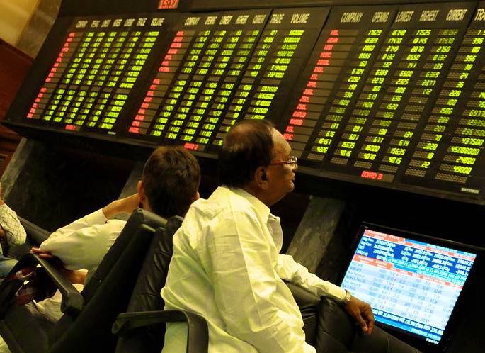 Adil Najam (@adilnajam) on Twitter photo 🧵Happy 75th, #Pakistan💚
For any who plan to spend the day reminding themselves how bad things are today (yes, its not particularly bright right now), a reminder of what it looked like when we started: Karachi Stock Exchange <a href="/KhiStock/">KarachiStockExchange</a> in 1947, and now:
#KhayalRakhna خیال رکھنا 🧵Happy 75th, #Pakistan💚
For any who plan to spend the day reminding themselves how bad things are today (yes, its not particularly bright right now), a reminder of what it looked like when we started: Karachi Stock Exchange <a href="/KhiStock/">KarachiStockExchange</a> in 1947, and now:
#KhayalRakhna خیال رکھنا