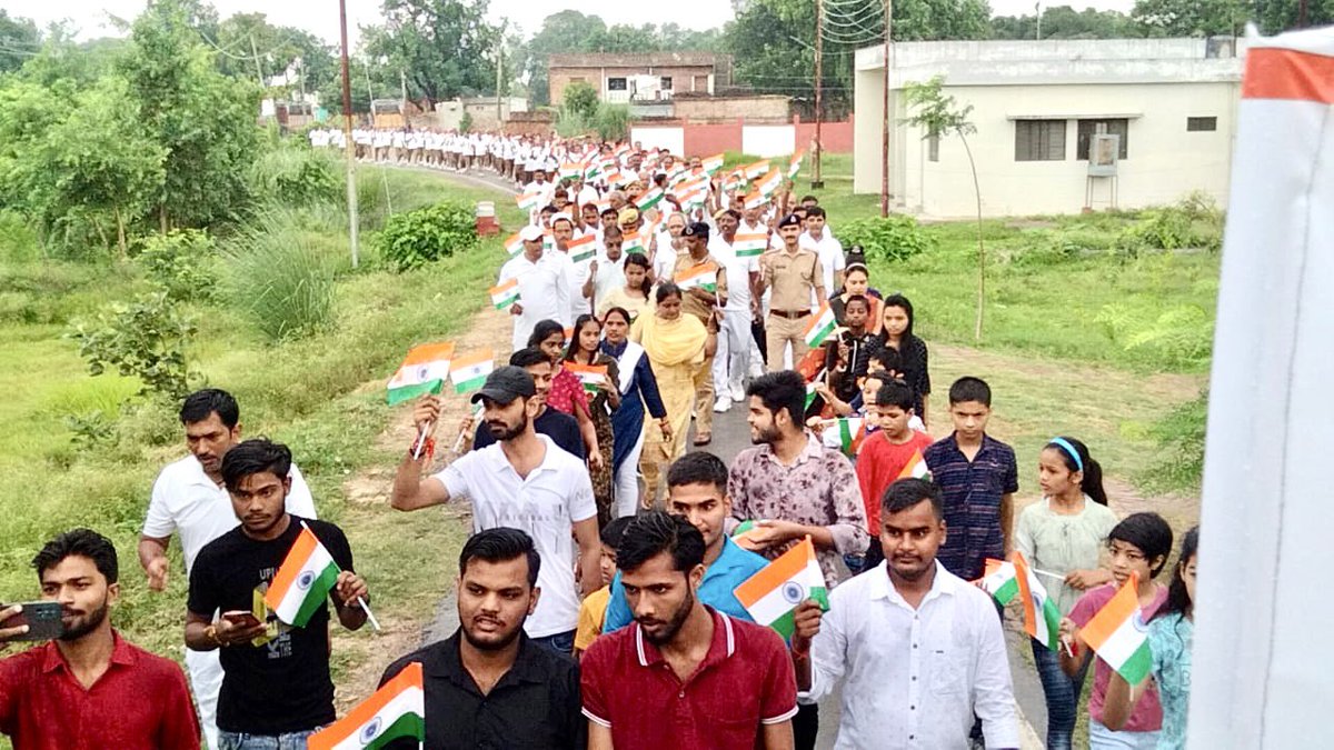 ajayanandIPS's tweet photo. आजादी का अमृत महोत्सव…दिन की शुरुआत प्रभात फेरी के साथ।
जय हिंद।@UPGovt @Uppolice @dgpup https://t.co/CAo0FuOInW