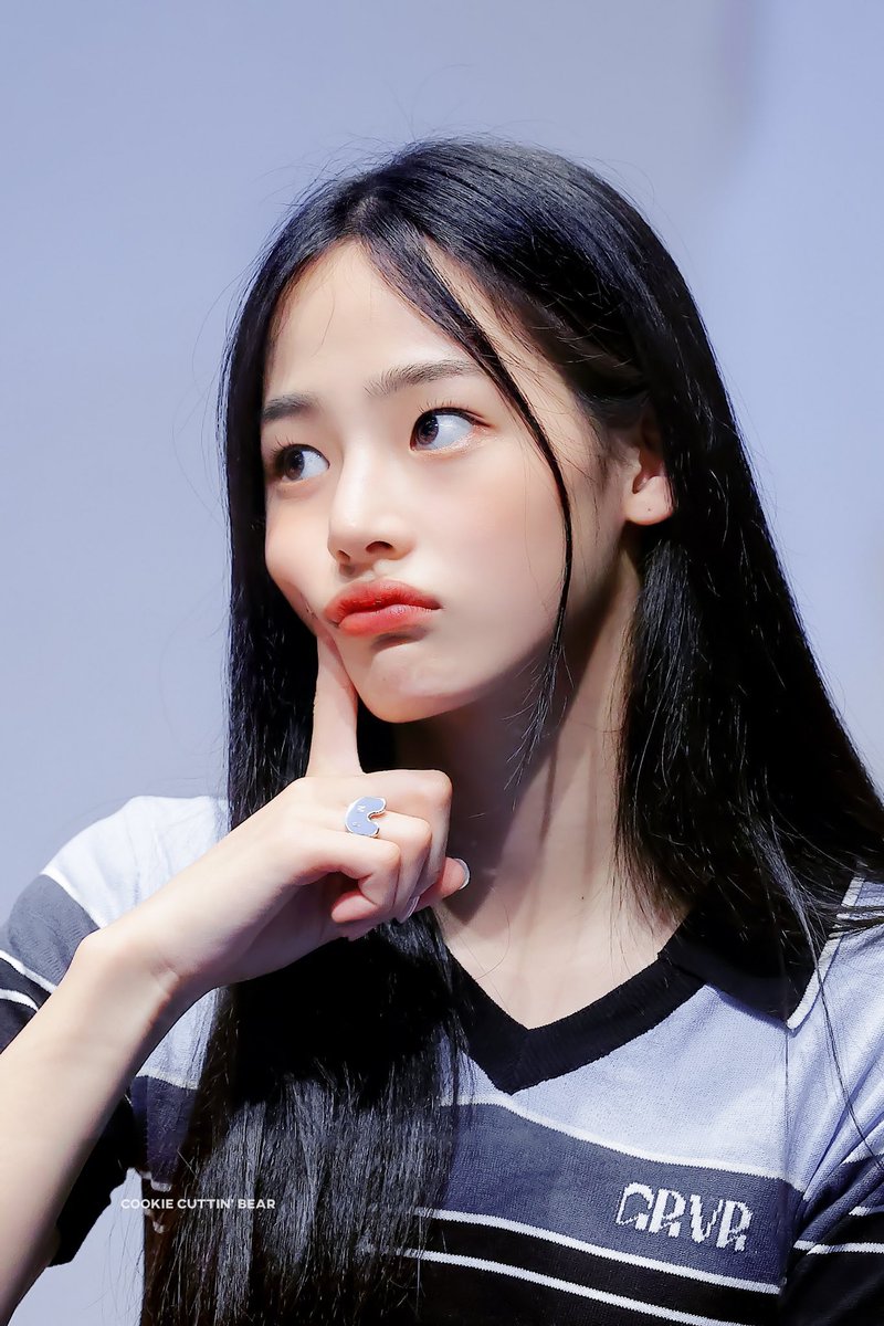 blackblxckblaxk's tweet photo. 민지는 계속 레전드네.. https://t.co/HRXnoJpSp8