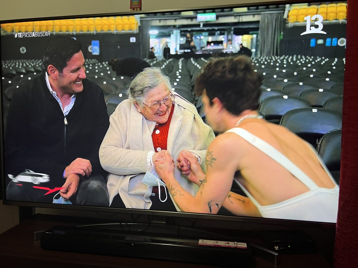 LaCon_Sentida's tweet photo. LA NANÁ “Lo único q me quede con las ganas de ver el Ballet Ucraniano”

Le dan la sorpresa la llevan al ensayo Awwwww🥰

Le llevan al chico ucraniano y le mira el Potito🤭

Picarona la Naná
#TePasoABuscar https://t.co/appK0pjLUg