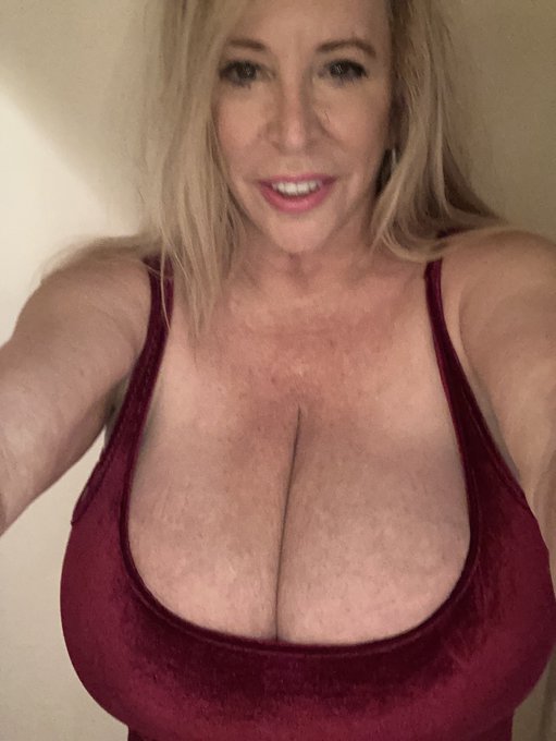 I am now Live now on https://t.co/nC5aC3abF9   Please use this link #EuropeDiChan #LasVegas https://t<a href="/tag/lasvegas"class="tags"><span>#lasvegas</span></a><a href="/tag/europedichan"class="tags"><span>#europedichan</span></a>