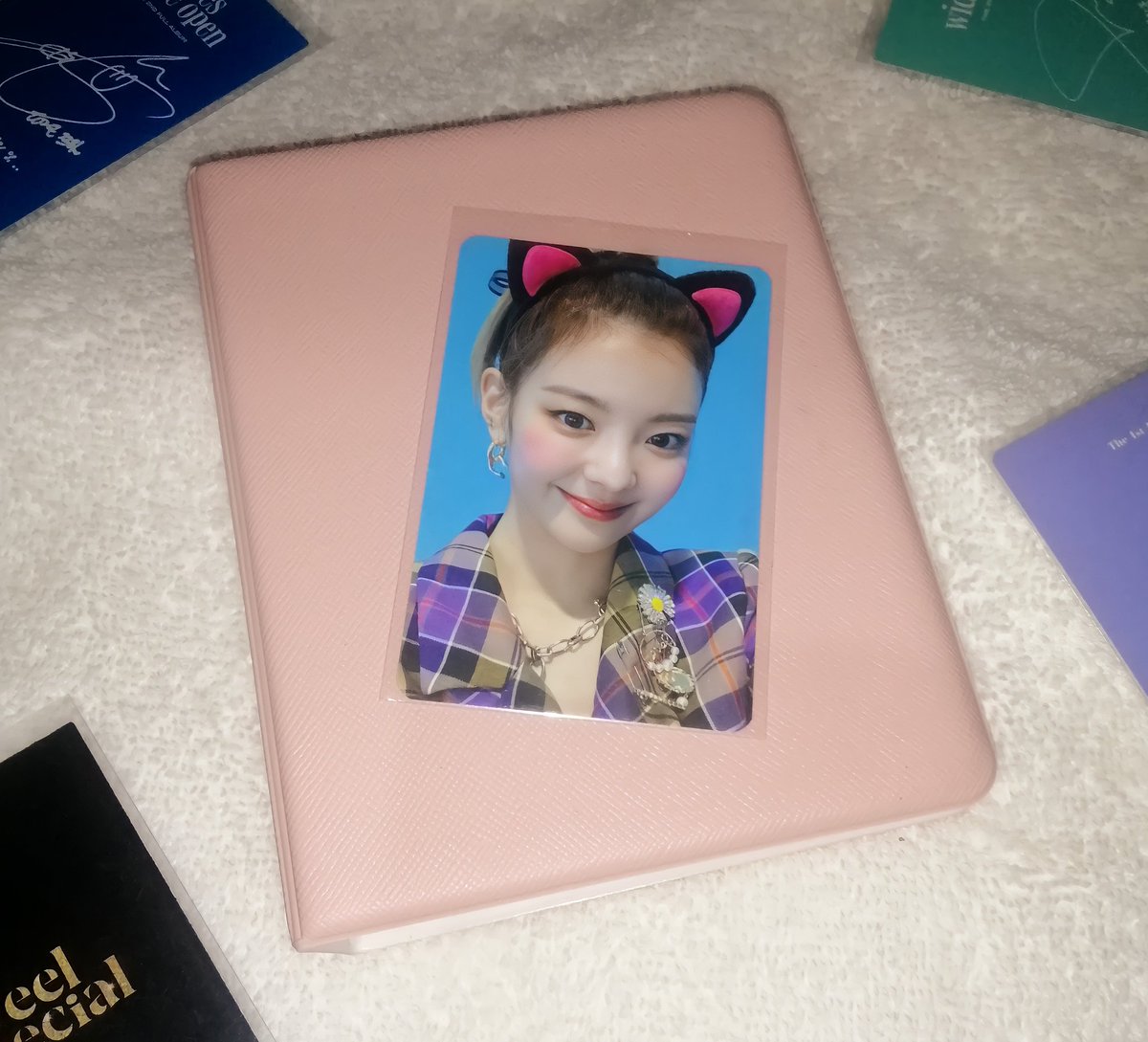onIytwce's tweet photo. wts lfb lia appmu crazy in love pc

— 450 pesos tingi plus 18 pf
— onhand, ready to ship
— can send condi before oc
— payo or 2 days

t. lia itzy appmu cil pusa wts lfb pc ph https://t.co/IYbfDtloWk