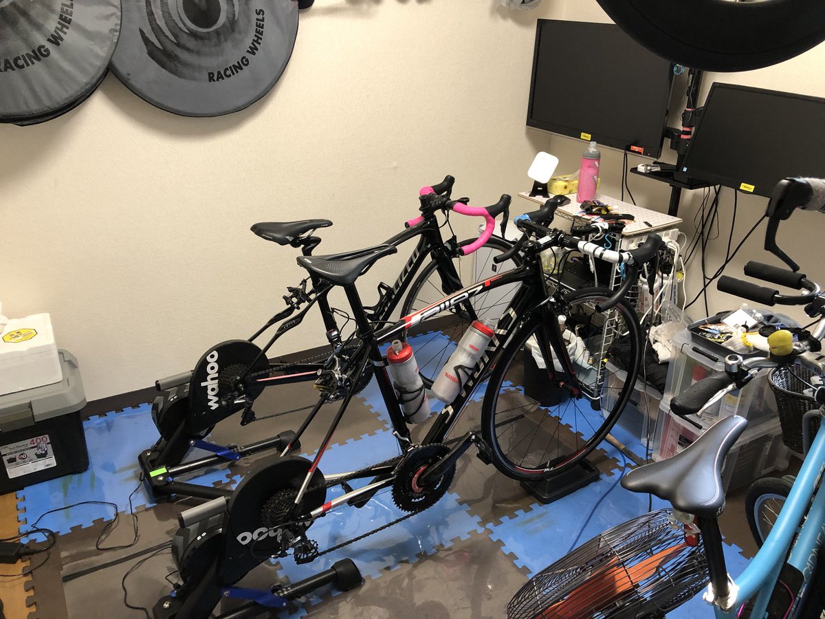 knee_god's tweet photo. 朝練後、自転車部屋を2人仕様に変更
奥さんのrapha100に向けた復活トレーニングの再開です💪
#rapha
#rapha100
#zwift https://t.co/3mgcvuNVRO
