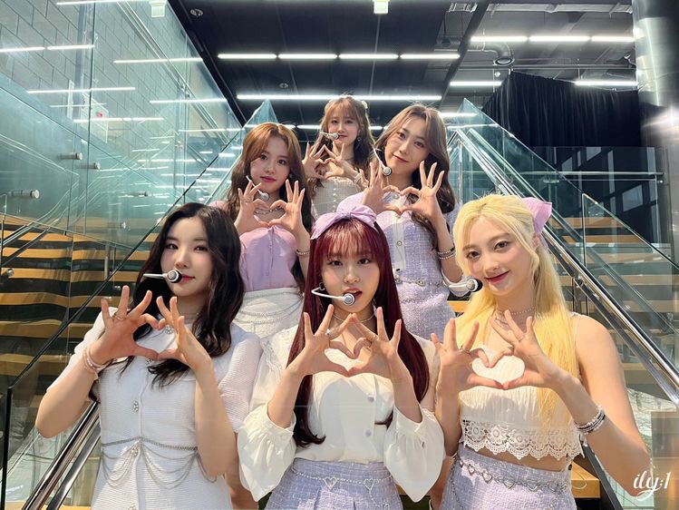 ILY1PROJECT's tweet image. ONLY:1 we will recommend ILY:1 !! 

I recommend #ILY1 #아일리원 for #ROAD_TO_MAX @FCENM_ILY1