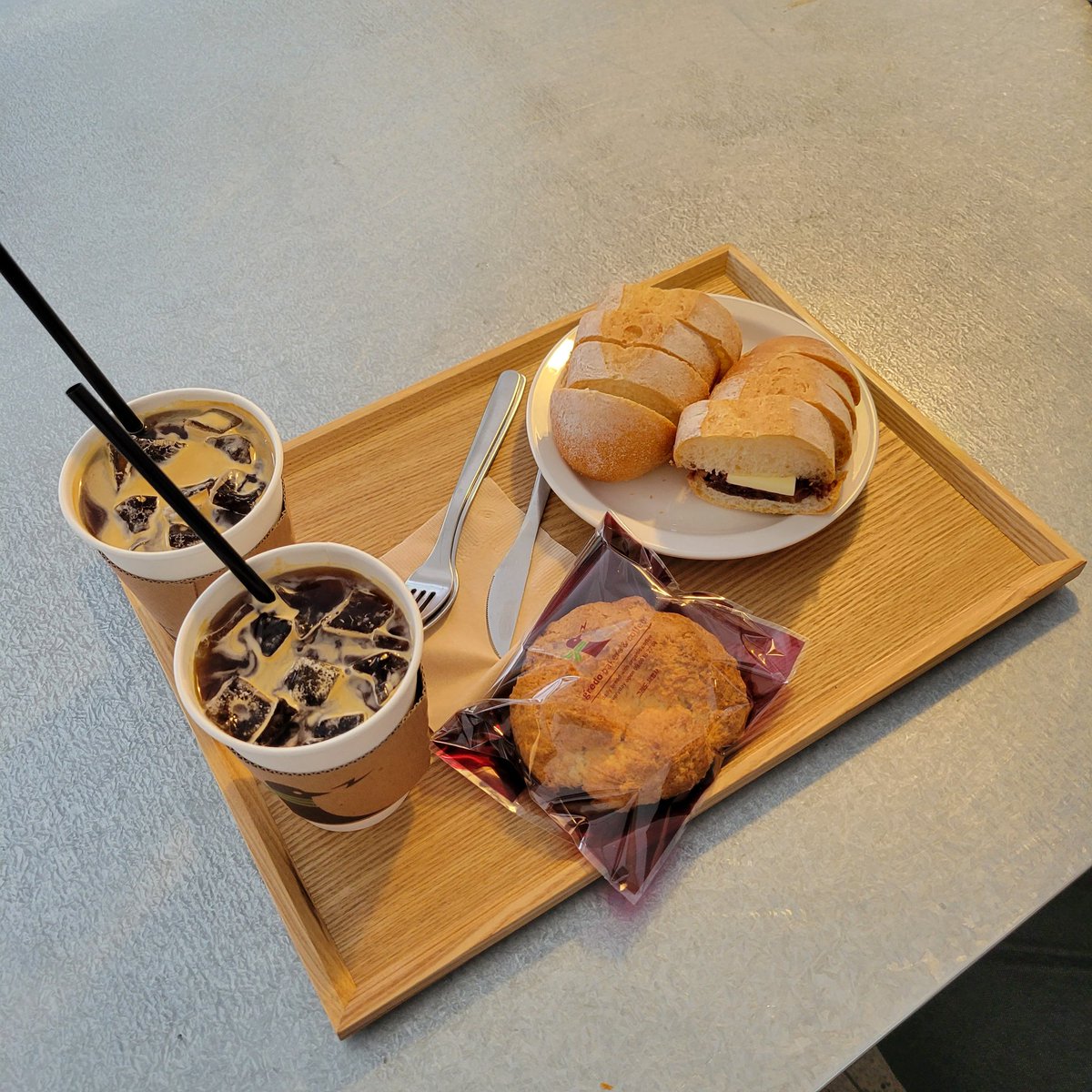 hanshokuka_sako's tweet photo. 📍ソウル・孔陵

「파운드그레도」
🍴앙버터빵

📝地元の人気店🍞スイーツパンからお総菜パンまで豊富な種類！2階にもイートインスペースあり✨

🚃⑦号線 공릉(コンルン)駅1番出口から徒歩4分
🚕서울 노원구 동일로 1102 1층

#韓国旅行 #韓国グルメ
 #韓国パン #韓食家_sako https://t.co/uEvCYWtWJa