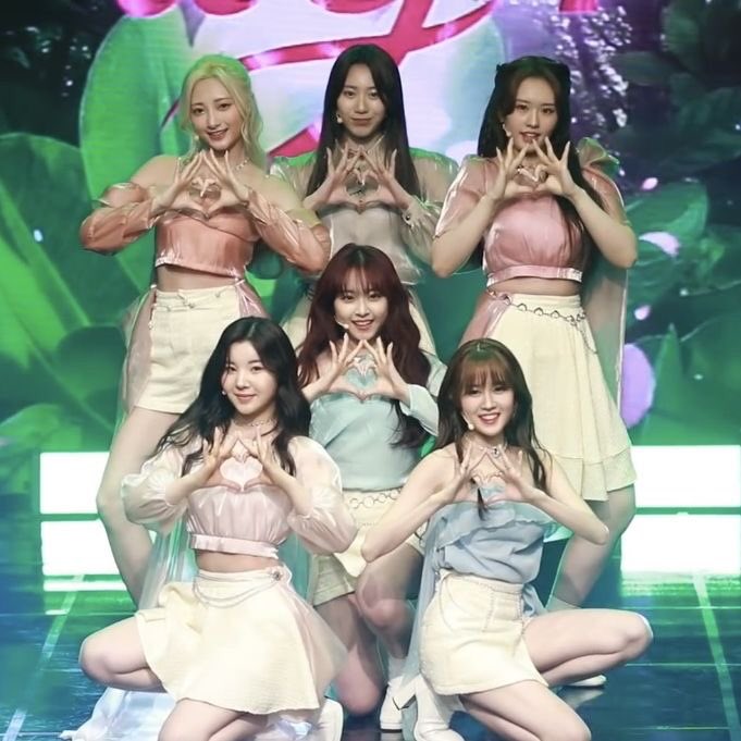 ILY1PROJECT's tweet image. I recommend #ILY1 #아일리원 for #ROAD_TO_MAX @FCENM_ILY1