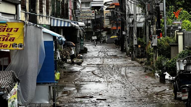 ล่าสุดระดับเริ่มลดแล้ว ชาวบ้านเริ่มออกมาสำรวจความเสียหาย ทำความสะอาดที่พักอาศัยบ้านเรือนของตัวเอง ในขณะที่ประยุทธ์หยุดเสาร์อาทิตย์ อืม.....
#น้ําท่วมเชียงราย
#น้ําท่วมแม่สาย