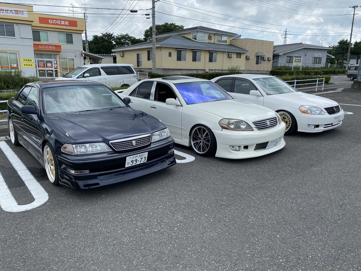 whitecar0132's tweet photo. 青森帰省してきてマークII並べてみた https://t.co/QsXOuNa8xA