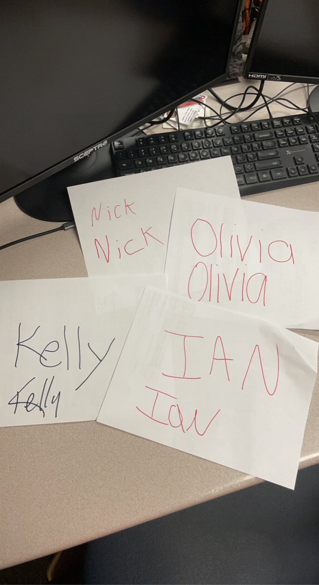 oliviadarocha's tweet photo. #LeftHandersDay !!! 

Did you know only 10% of the world is left handed? Including @IanSteeleABC6 

He made us write with both hands, here’s the finished masterpieces @KellyBatesRI @dench27 https://t.co/8eDhOjDtsn