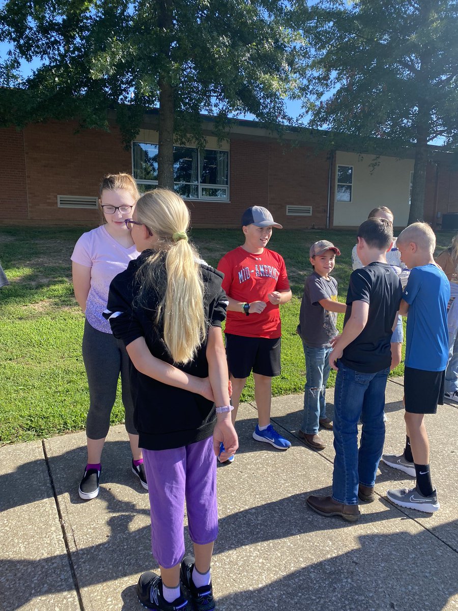 DLynchVbMath's tweet image. Building classroom relationships via “Speed Dating” #good2begreen #ICEBREAKER2K22