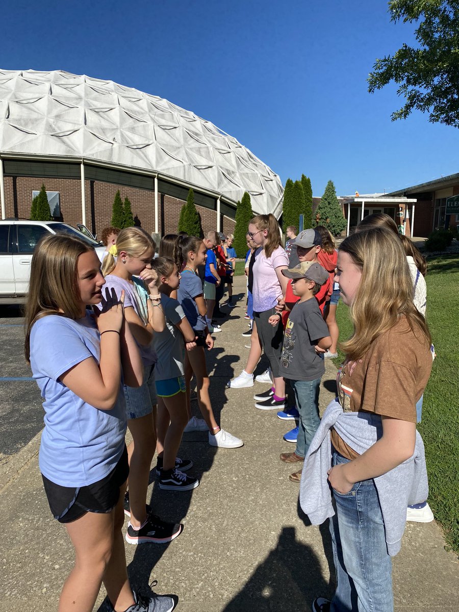 DLynchVbMath's tweet image. Building classroom relationships via “Speed Dating” #good2begreen #ICEBREAKER2K22