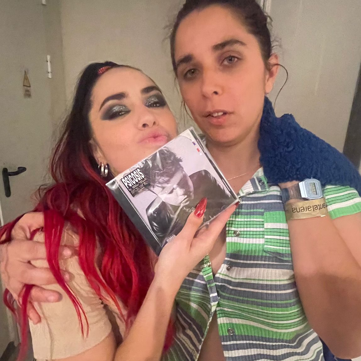 eroswhite's tweet photo. GENTE ME MORI

YA SABEN LO QUE SIGNIFICA LALI PARA MI Y ESTO ES AAAAAAAAAAAAA

ENTIERRENME YA 

GRACIAS @latuca_ https://t.co/KchGCz4FSx
