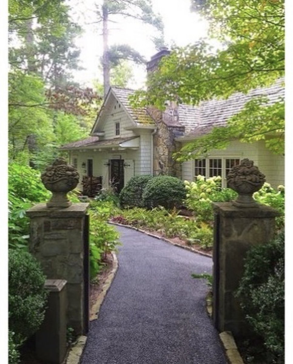 SpitzNor's tweet photo. Sunday greetings! πππ
A delightful place to unplug ... the ever so wonderful Blackberry Farm located in Walland, Tennessee! πππ
Chestnut Cottage by Spitzmiller & Norris.
#spitzmillerandnorris
@blackberryfarm
#blackberyfarm
#timetounplug
#getaway https://t.co/QqHRTeKH1s