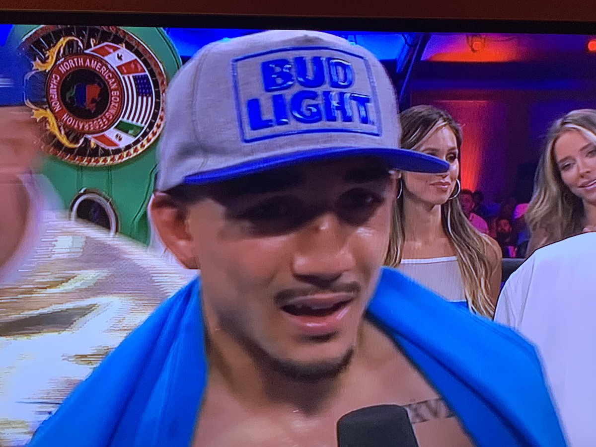 YungDave718's tweet photo. @budlight @TeofimoLopez Congrats on your win @TeofimoLopez  🥊🏆 #BudLightFightNight 🥊 🍻 https://t.co/x0zl1x1QrJ