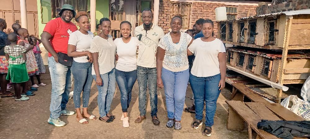 okinojoshua's tweet photo. A single act of kindness throws out roots in all directions, and the roots spring up and make new trees.
@TOTMinistries @OAF_ug #10KaratsofKindness,
May these youngsters' hopes re-kindle in quest that tomorrow they will also take lead in acts of philanthropy.
#HandsofLove https://t.co/lsis2UJDbx
