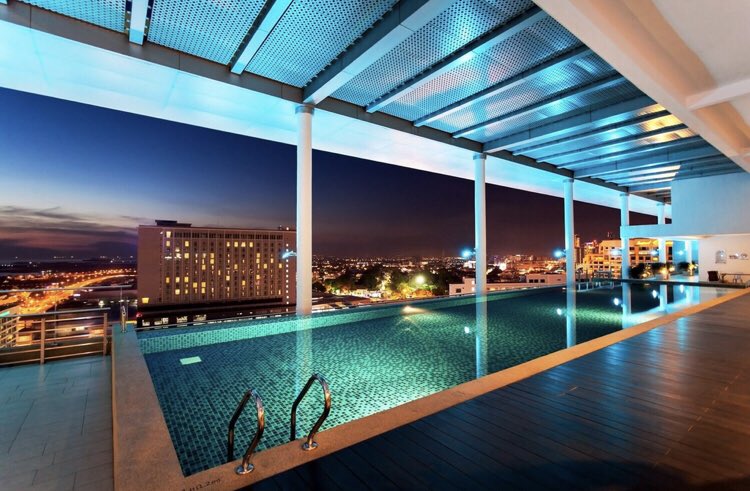 jomtravel_'s tweet photo. Staycation di Melaka 2D1N Deluxe Room RM99 only!

📍The Straits Hotel &amp; Suites, Melaka
Bilik yang cantik. Services 5 star. Harga murah! Bestnya dekat dengan Dataran Pahlawan, Menara Taming Sari &amp; banyak lagi, jalan kaki je.🚶

book kat sini, berbaloi! : https://t.co/n9I6WINCSD https://t.co/iv6M8KcWy1