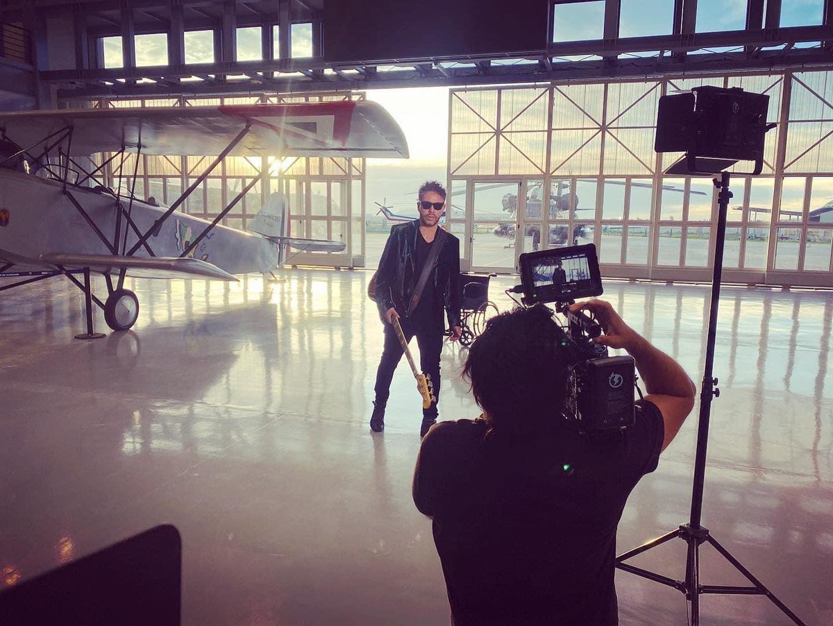 SABÍAS QUE…? EL TEMA PRINCIPAL de la Película SALTO A LA VIDA se hizo exclusivamente para ella … EL AMOR y EL ARTE son sus instrumentos… Él es RODRIGO ARAY que con sus manos y su voz creó esta hermosa canción  15 de Septiembre-En Cines

@Saltoalavidaoficial
#Saltoalavidaof