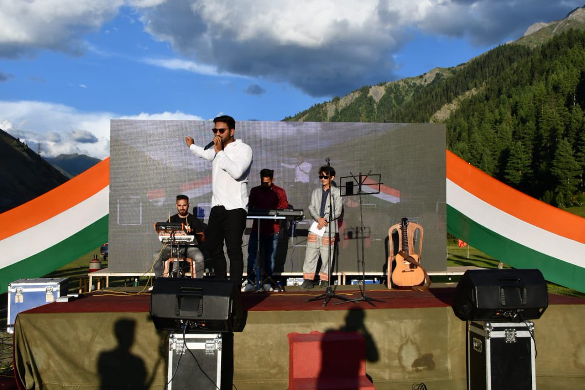 gijojoseph1982's tweet photo. Jasn-E-Tulail at #Tulail first of a kind event at the remotest eastern corner of #JammuKashmir a visual treat to local populace #AzadiKaAmritMahotsav #IndiaAt75 #IndependenceDay @Tiny_Dhillon @fromfarfarawayy @iSinghApurva @pranav_aquarian @onlinegurez @RadioChinar @Snow61078072 https://t.co/DzWiT78TmK