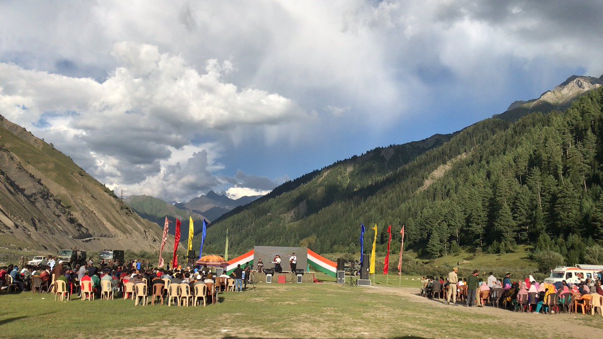 gijojoseph1982's tweet photo. Jasn-E-Tulail at #Tulail first of a kind event at the remotest eastern corner of #JammuKashmir a visual treat to local populace #AzadiKaAmritMahotsav #IndiaAt75 #IndependenceDay @Tiny_Dhillon @fromfarfarawayy @iSinghApurva @pranav_aquarian @onlinegurez @RadioChinar @Snow61078072 https://t.co/DzWiT78TmK