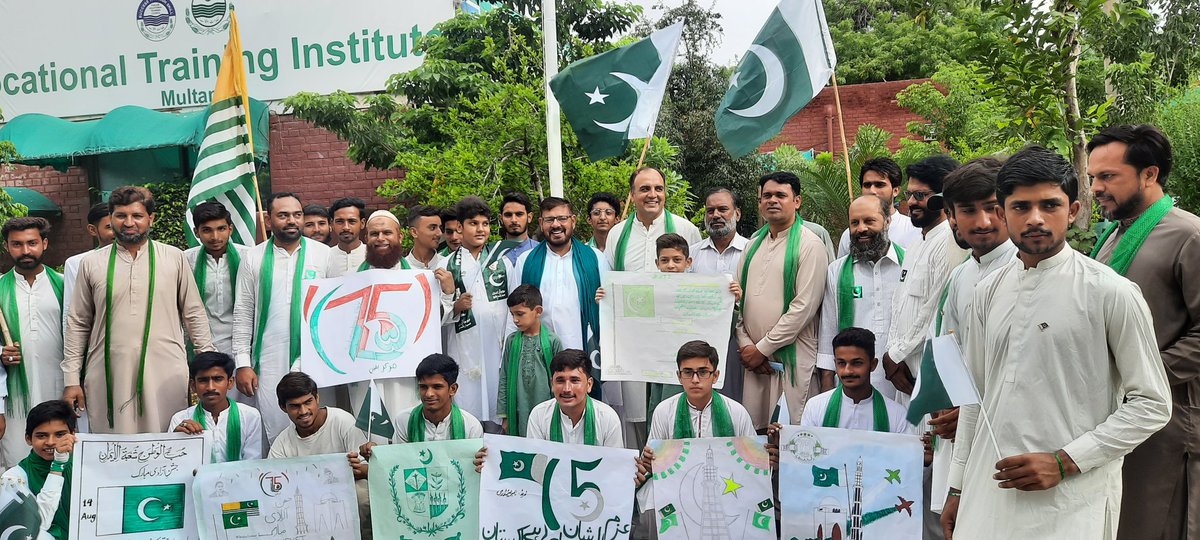 VTI_Multan_PVTC's tweet photo. #75th Jashne Azadi #Celeberation 
Flag Hoisting and #National_Anthem staff and trainees participated.
@PvtcRm as #Honorable_Chief_Guest
@TanvirAhmadRan1 @PVTC_Official 
@hassan_farasat https://t.co/z5tizgWXYL